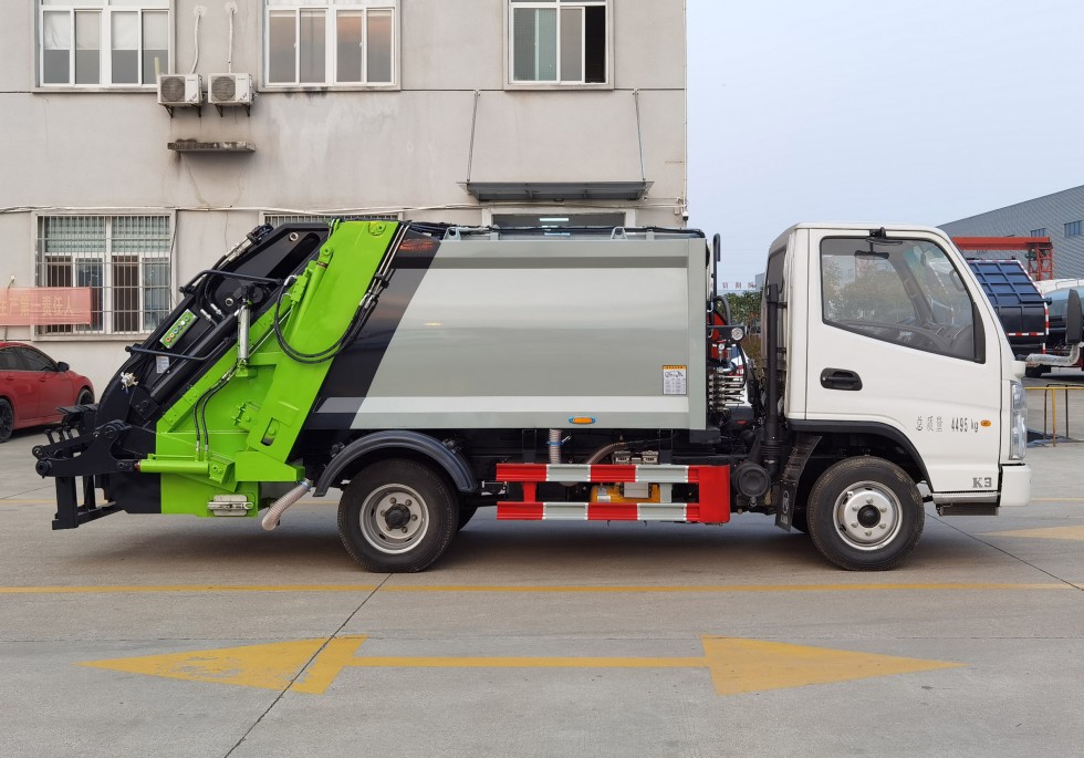 凱馬藍(lán)胖5.5方壓縮垃圾車 凱馬藍(lán)胖5.5方壓縮垃圾車
