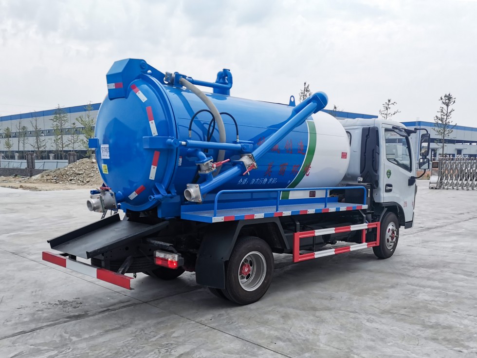 齊東方牌CLD5070GXWEQ6型吸污車 齊東方牌CLD5070GXWEQ6型吸污車